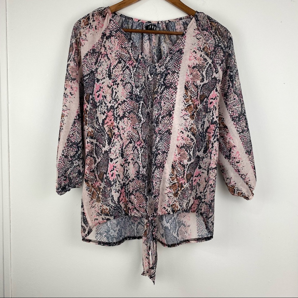 Ivory size Medium Women’s Pink Black Tan Animal Print Semi Sheer V-neck Blouse